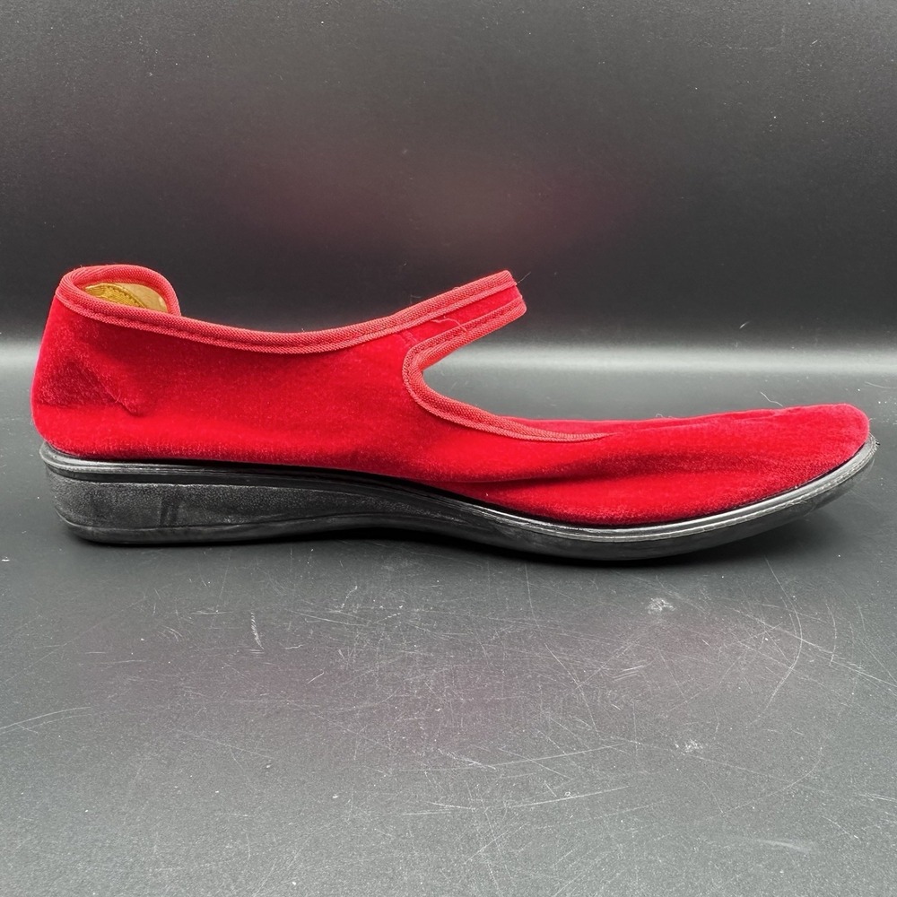 Red Velvet Mary Jane's Chinese Flats Size: 6.5 - Picture 6 of 10